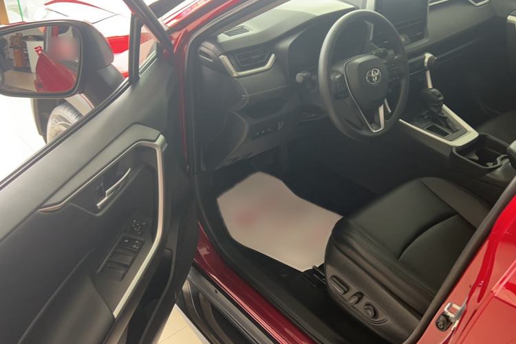 Used Toyota RAV4 2020 2.0L CVT Two-Wheel Drive Fashion Edition Interior 2