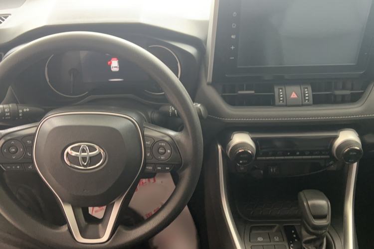 Used Toyota RAV4 2020 2.0L CVT Two-Wheel Drive Fashion Edition Interior 3
