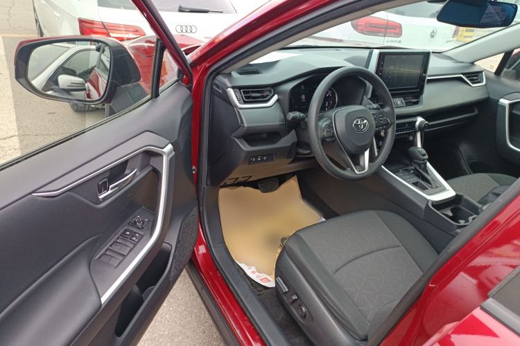 Used Toyota RAV4 2020 2.0L CVT 4x4 Trend Edition Interior 3