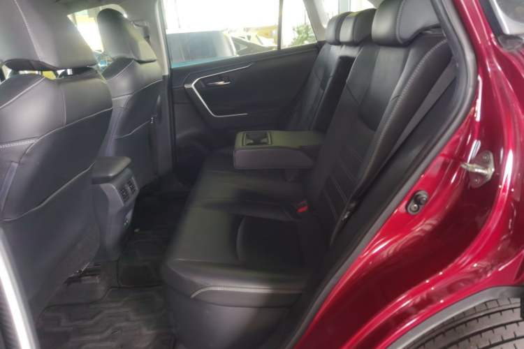 Used Toyota RAV4 2020 Dual-Motor 2.5L E-CVT Four-Wheel Drive Flagship Edition Interior 4