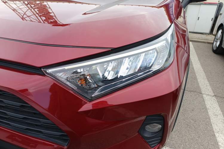 Used Toyota RAV4 2020 2.0L CVT 4x4 Trend Edition Left Front Headlight