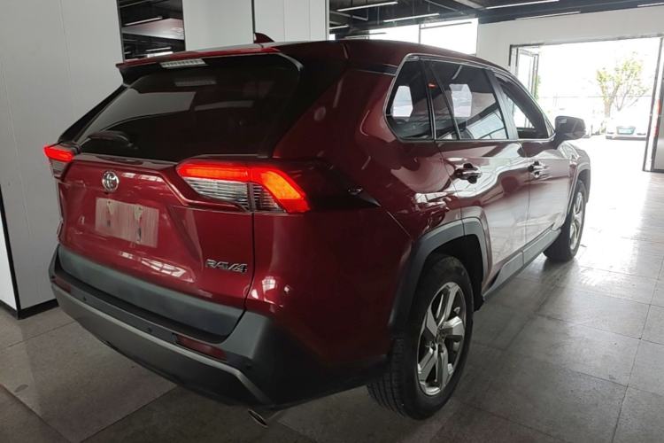 Used Toyota RAV4 2020 2.0L CVT Two-Wheel Drive Fashion Edition Rear Right 45 Deg