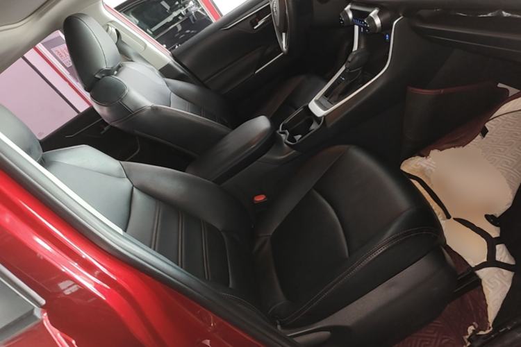 Used Toyota RAV4 2020 2.0L CVT Two-Wheel Drive Fashion Edition Right Front Seat