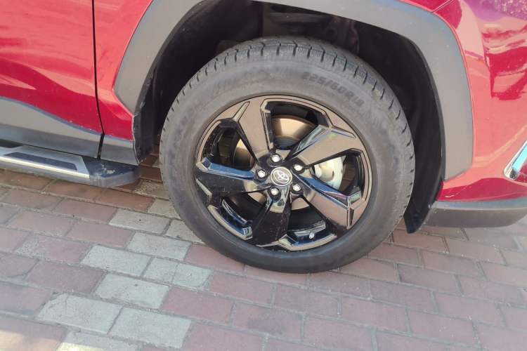 Used Toyota RAV4 2020 Dual-Engine 2.5L E-CVT 4x4 Elite PLUS Edition Right Front Wheel Hub