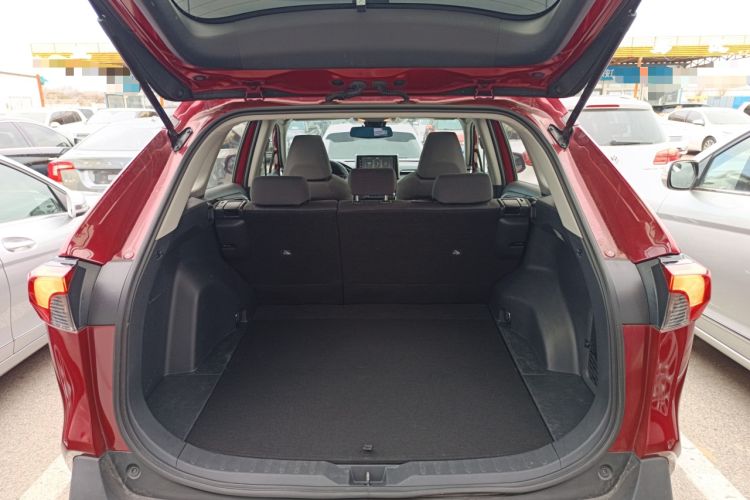 Used Toyota RAV4 2020 2.0L CVT 4x4 Trend Edition Trunk