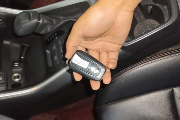 Used Toyota RAV4 2020 2.0L CVT Two-Wheel Drive Fashion Edition Vehicle Key