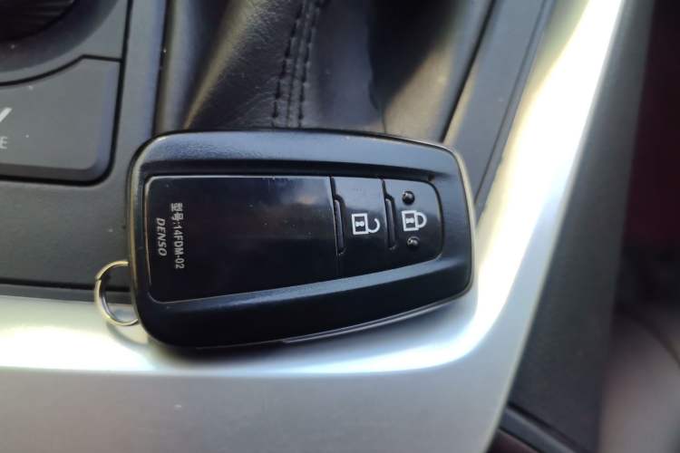 Used Toyota RAV4 2020 Dual-Engine 2.5L E-CVT 4x4 Elite PLUS Edition Vehicle Key