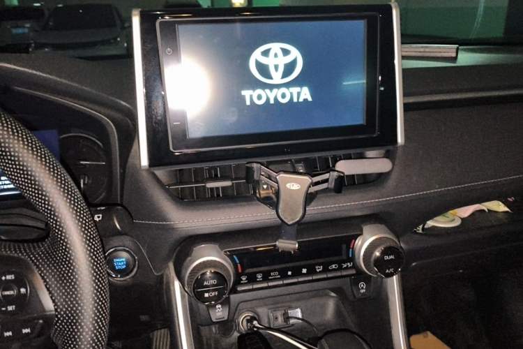 Used Toyota RAV4 2020 2.0L CVT Two-Wheel Drive Fashion Edition Audio And AC Panel