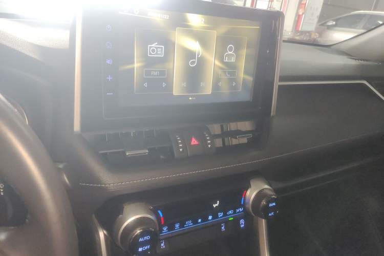 Used Toyota RAV4 2020 2.0L CVT Two-Wheel Drive Fashion PLUS Edition Audio And AC Panel