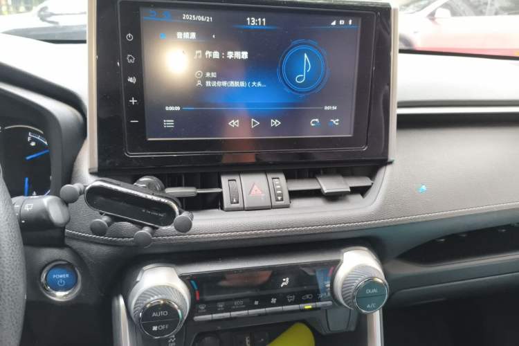 Used Toyota RAV4 2020 Dual-Engine 2.5L E-CVT Two-Wheel Drive Elite Edition Audio And AC Panel