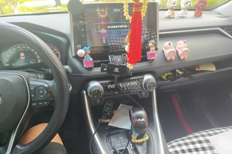 Used Toyota RAV4 2020 2.0L CVT Two-Wheel Drive Fashion Edition Audio And AC Panel