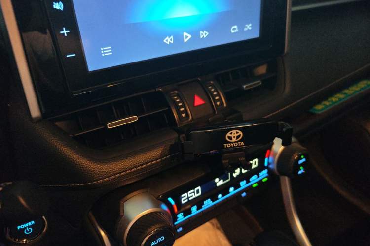 Used Toyota RAV4 2020 Dual-Motor 2.5L E-CVT Four-Wheel Drive Flagship Edition Audio And AC Panel