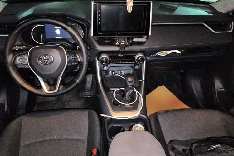 Used Toyota RAV4 2020 2.0L CVT Two-Wheel Drive Fashion Edition Center Console