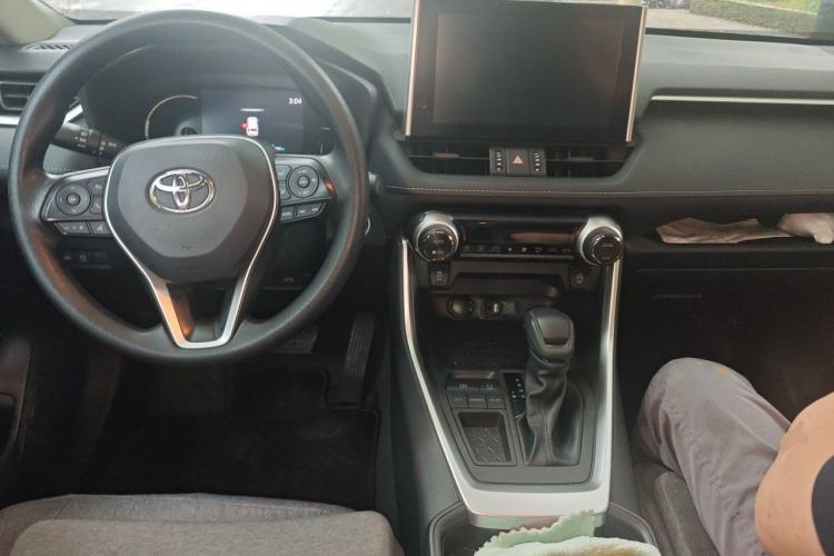 Used Toyota RAV4 2020 2.0L CVT Two-Wheel Drive Fashion PLUS Edition Center Console