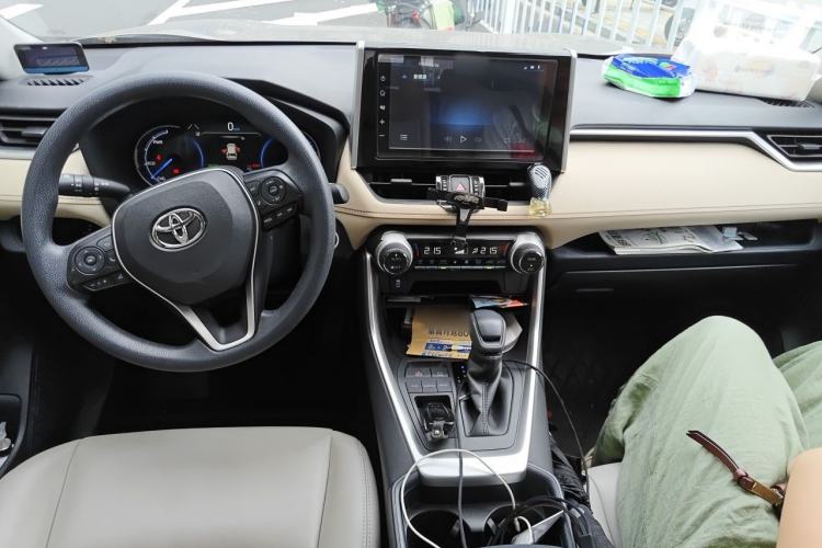Used Toyota RAV4 2020 Dual-Engine 2.5L E-CVT Two-Wheel Drive Elite Edition Center Console