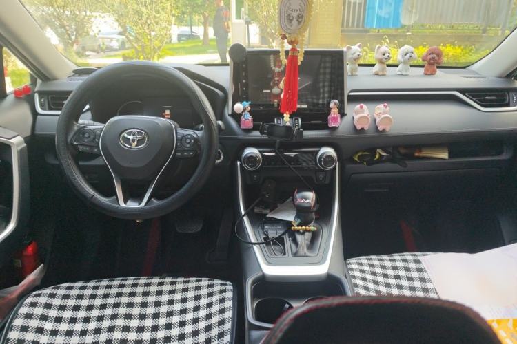 Used Toyota RAV4 2020 2.0L CVT Two-Wheel Drive Fashion Edition Center Console