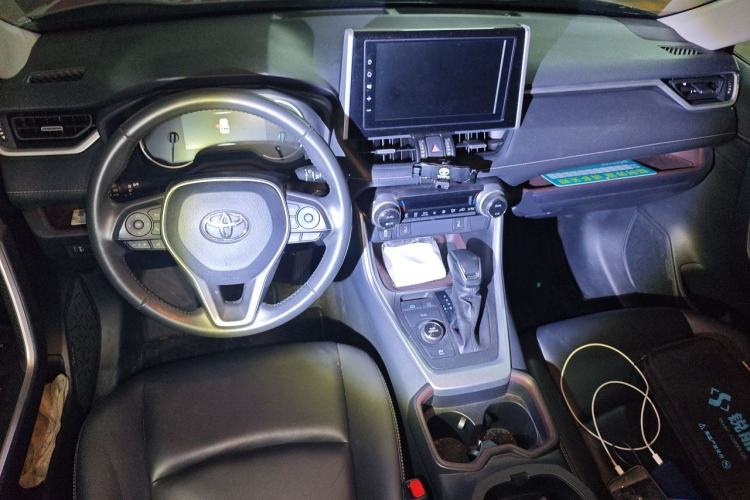 Used Toyota RAV4 2020 Dual-Motor 2.5L E-CVT Four-Wheel Drive Flagship Edition Center Console
