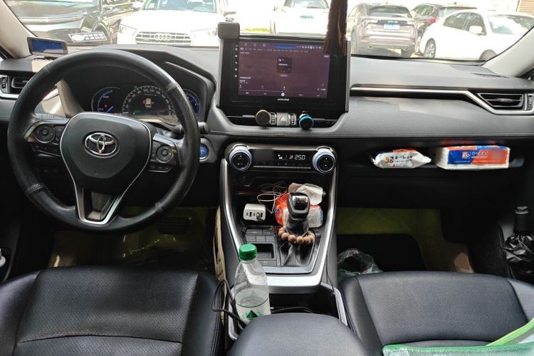 Used Toyota RAV4 2020 Dual-Engine 2.5L E-CVT Two-Wheel Drive Elite Edition Center Console
