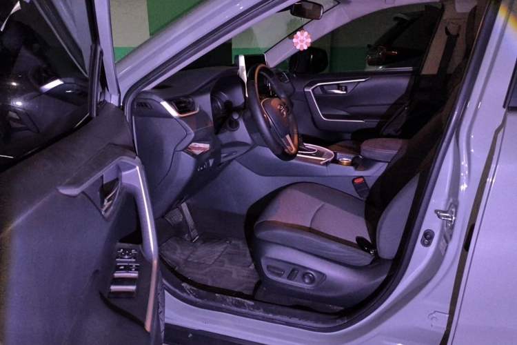 Used Toyota RAV4 2020 2.0L CVT Two-Wheel Drive Fashion Edition Driver Seat