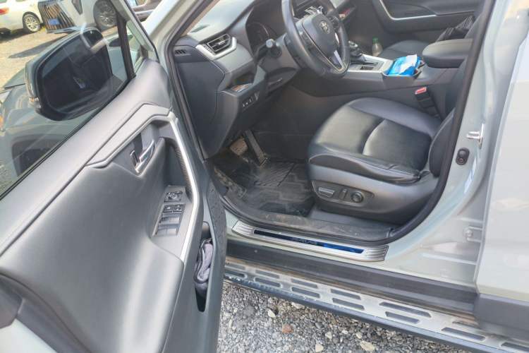 Used Toyota RAV4 2020 2.0L CVT 4x4 Style PLUS Edition Driver Seat