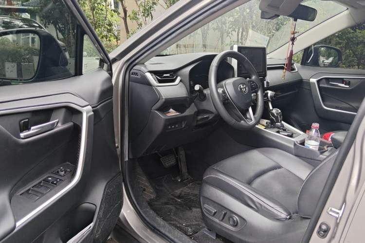 Used Toyota RAV4 2020 2.0L CVT Two-Wheel Drive Fashion PLUS Edition Driver Seat