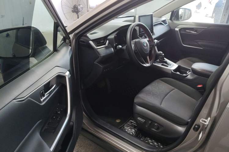 Used Toyota RAV4 2020 2.0L CVT Two-Wheel Drive Fashion Edition Driver Seat
