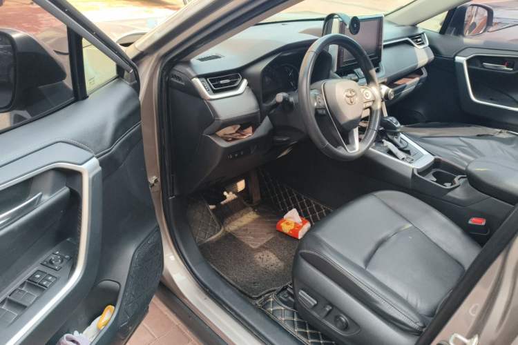Used Toyota RAV4 2020 2.0L CVT Two-Wheel Drive Prestige Edition Driver Seat