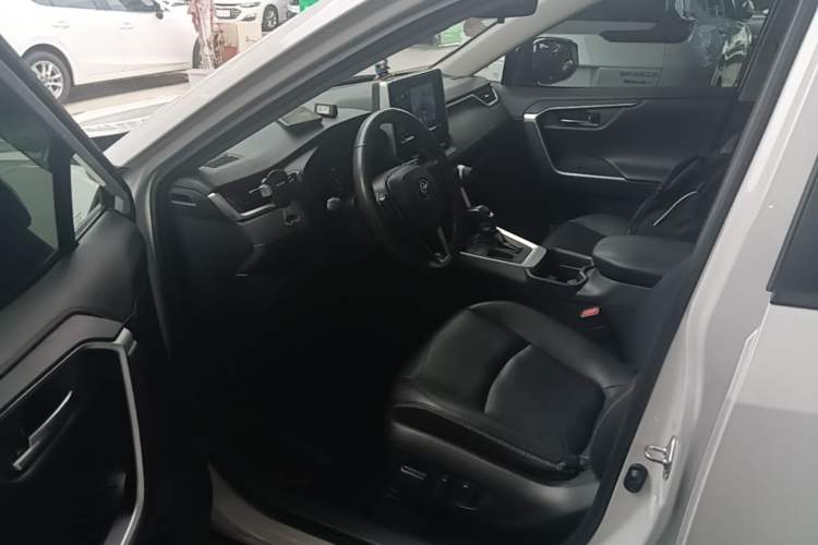 Used Toyota RAV4 2020 2.0L CVT Two-Wheel Drive Prestige Edition Driver Seat