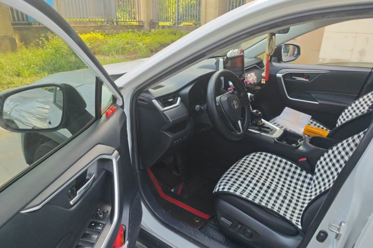 Used Toyota RAV4 2020 2.0L CVT Two-Wheel Drive Fashion Edition Driver Seat