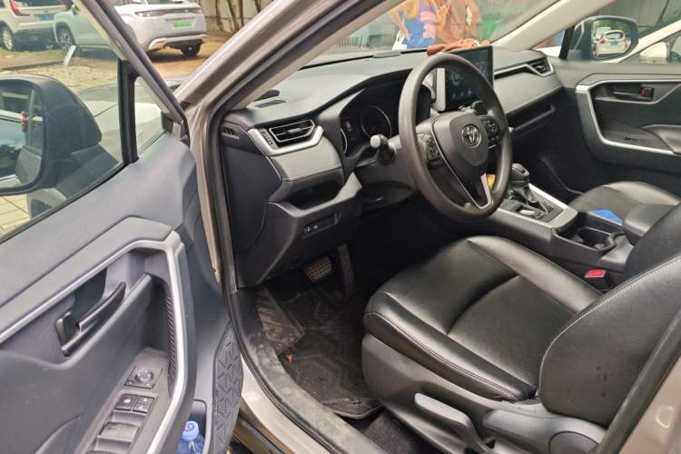 Used Toyota RAV4 2020 2.0L CVT Two-Wheel Drive Urban Edition Driver Seat