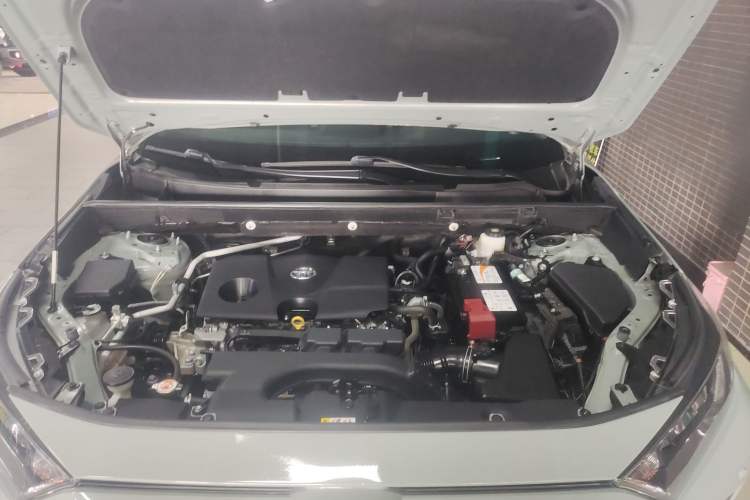 Used Toyota RAV4 2020 2.0L CVT Two-Wheel Drive Fashion PLUS Edition Engine Bay