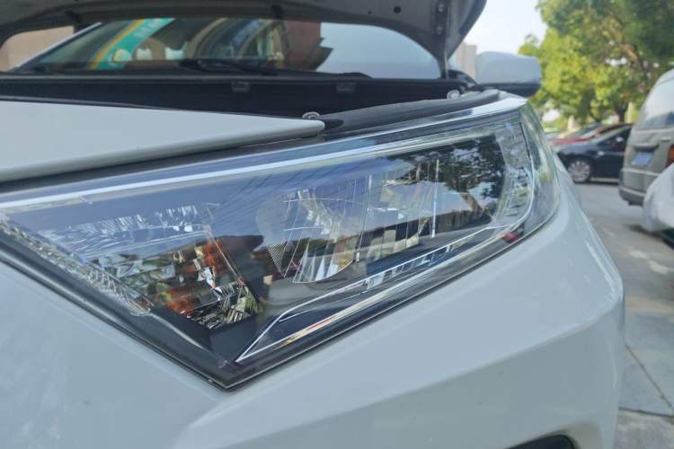Used Toyota RAV4 2020 2.0L CVT Two-Wheel Drive Fashion Edition Engine Bay Left