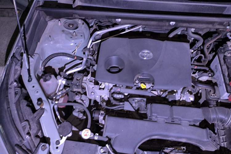 Used Toyota RAV4 2020 2.0L CVT Two-Wheel Drive Fashion Edition Engine Bay Right