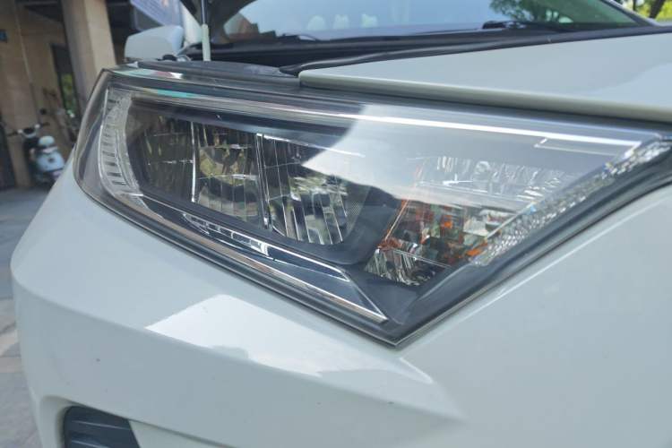 Used Toyota RAV4 2020 2.0L CVT Two-Wheel Drive Fashion Edition Engine Bay Right