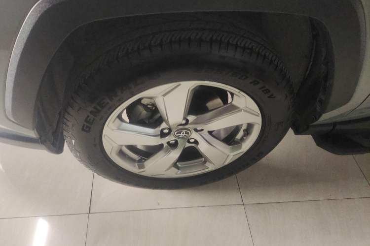 Used Toyota RAV4 2020 2.0L CVT Two-Wheel Drive Fashion PLUS Edition Exterior 2