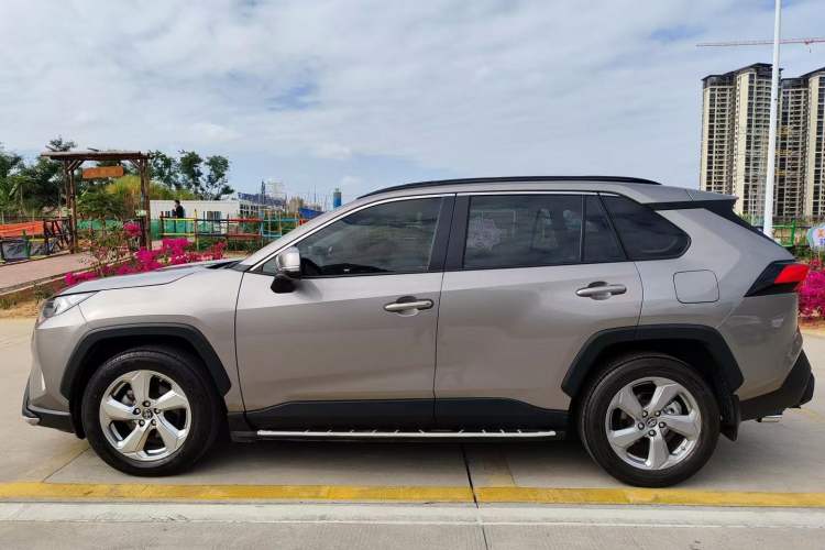 Used Toyota RAV4 2020 2.0L CVT Two-Wheel Drive Fashion PLUS Edition Exterior 2