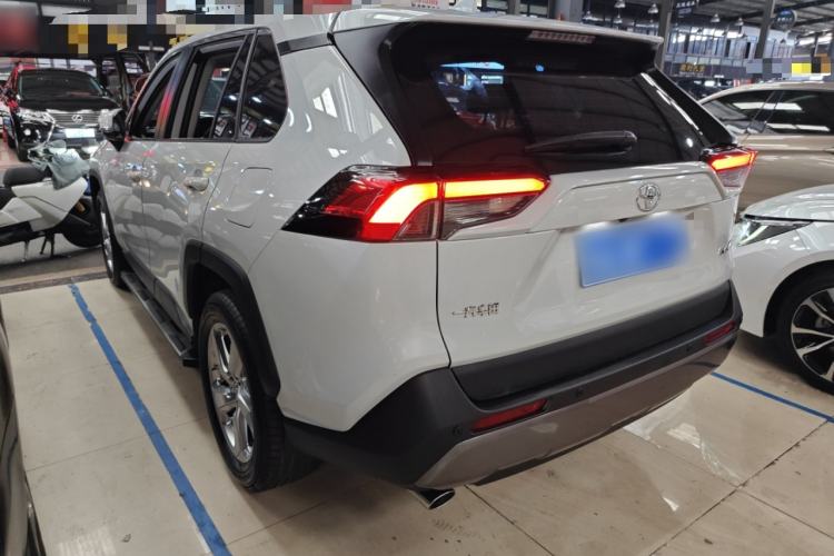 Used Toyota RAV4 2020 2.0L CVT Two-Wheel Drive Fashion Edition Exterior 2