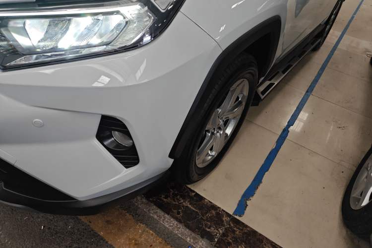 Used Toyota RAV4 2020 2.0L CVT Two-Wheel Drive Fashion Edition Exterior 4