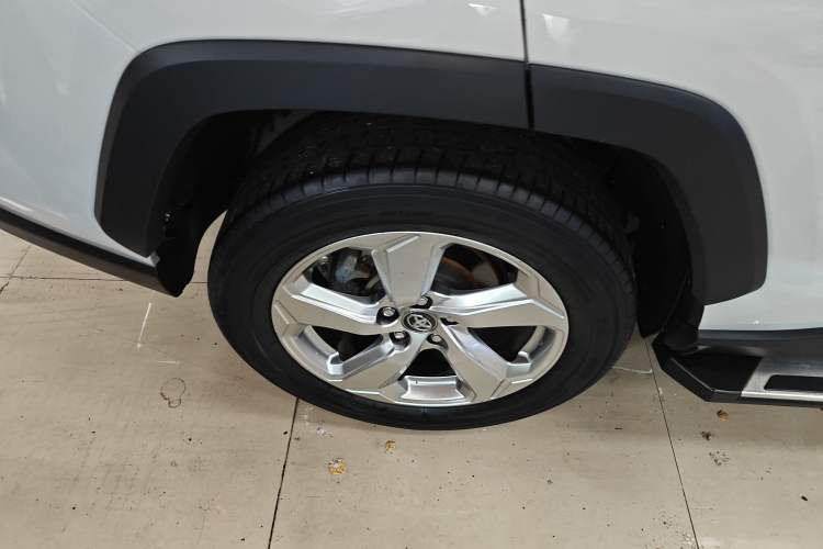 Used Toyota RAV4 2020 2.0L CVT Two-Wheel Drive Fashion Edition Exterior 5