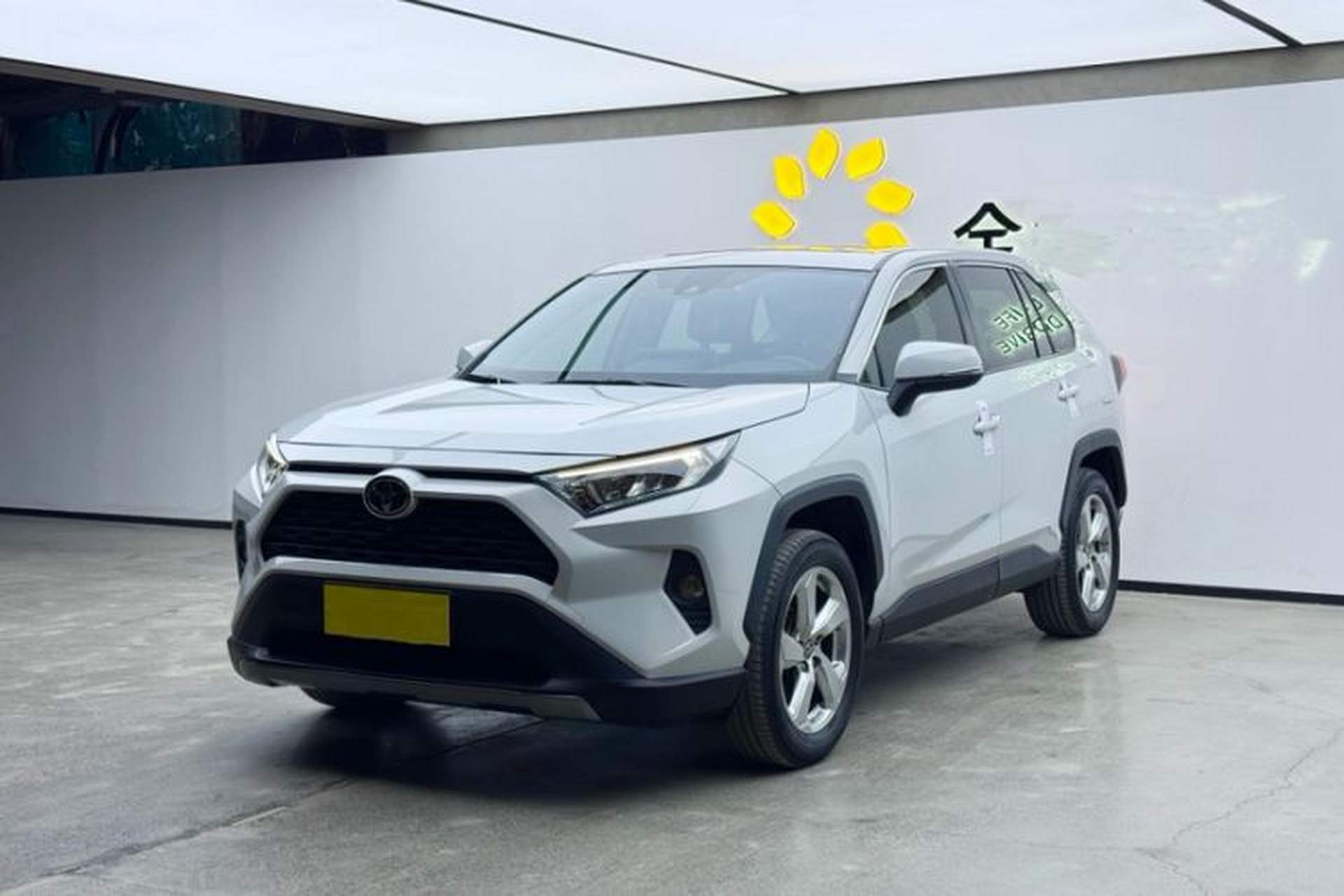 Used Toyota RAV4 2020 2.0L CVT Two-Wheel Drive Fashion PLUS Edition Front Left 45 Deg