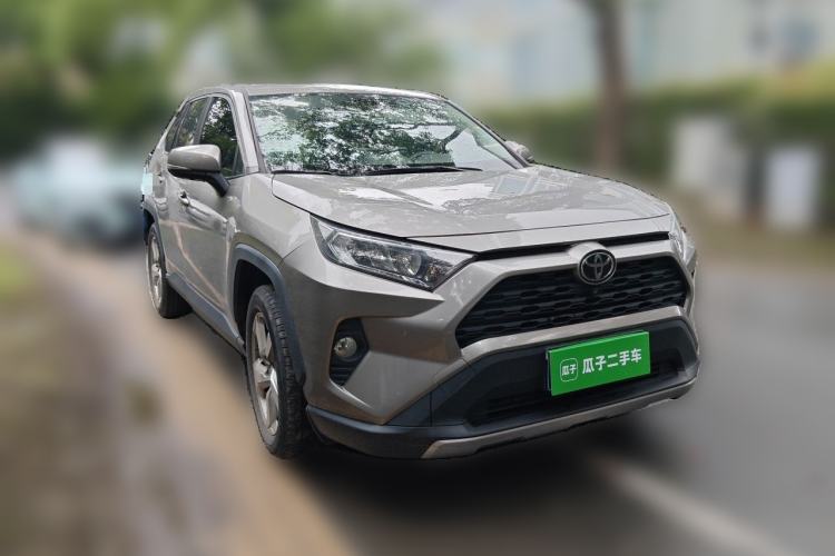 Used Toyota RAV4 2020 2.0L CVT Two-Wheel Drive Fashion PLUS Edition Front Right 45 Deg