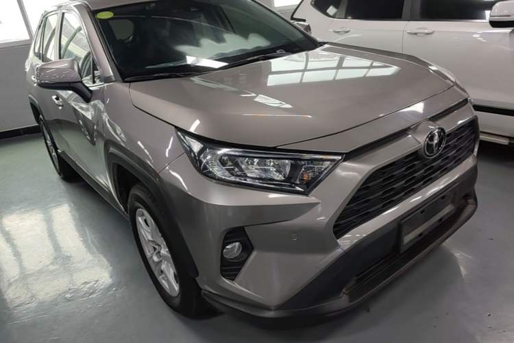 Used Toyota RAV4 2020 2.0L CVT Two-Wheel Drive Urban Edition Front Right 45 Deg