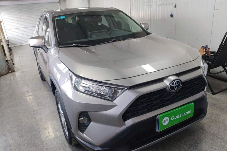 Used Toyota RAV4 2020 2.0L CVT Two-Wheel Drive Fashion Edition Front Right 45 Deg