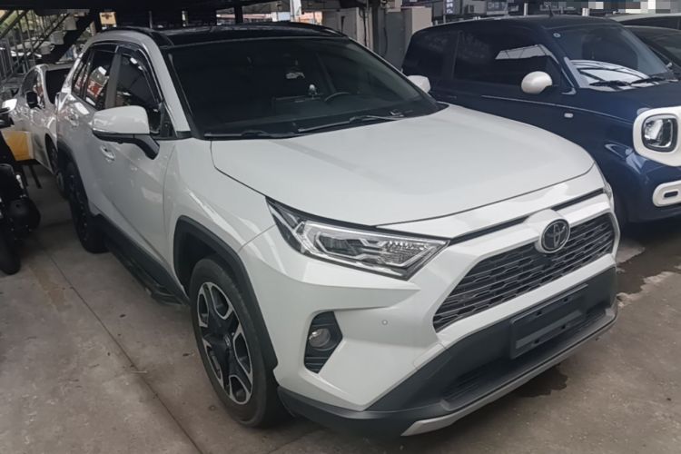 Used Toyota RAV4 2020 2.0L CVT Two-Wheel Drive Prestige Edition Front Right 45 Deg