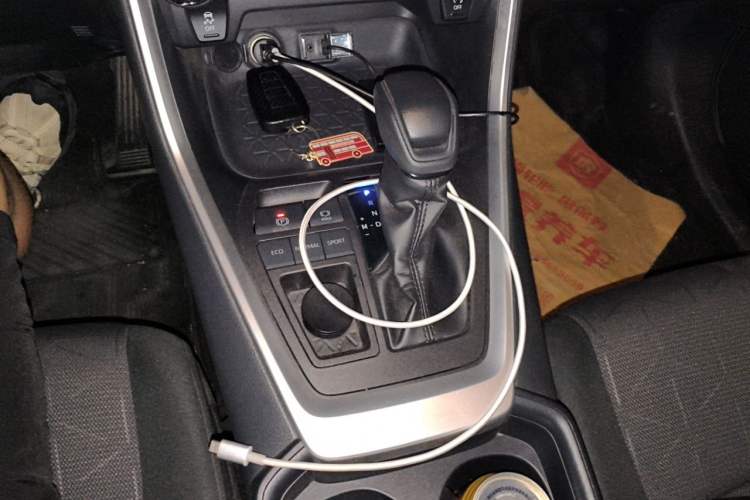 Used Toyota RAV4 2020 2.0L CVT Two-Wheel Drive Fashion Edition Gear Lever