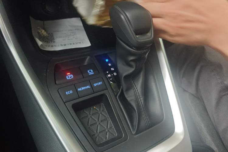 Used Toyota RAV4 2020 2.0L CVT Two-Wheel Drive Fashion PLUS Edition Gear Lever