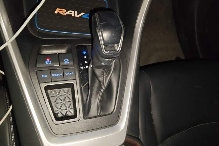 Used Toyota RAV4 2020 2.0L CVT Two-Wheel Drive Fashion PLUS Edition Gear Lever