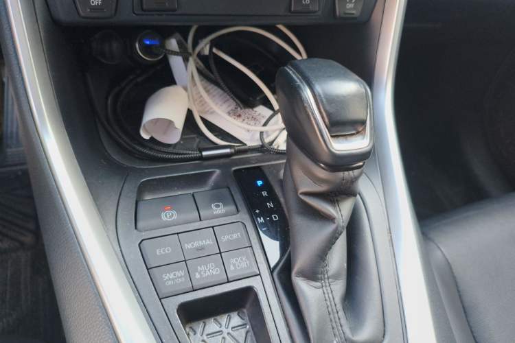Used Toyota RAV4 2020 2.0L CVT 4x4 Style PLUS Edition Gear Lever