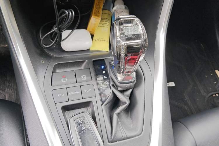 Used Toyota RAV4 2020 2.0L CVT Two-Wheel Drive Fashion PLUS Edition Gear Lever