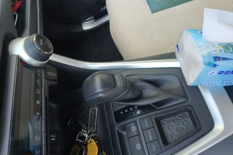 Used Toyota RAV4 2020 2.0L CVT Two-Wheel Drive Fashion Edition Gear Lever
